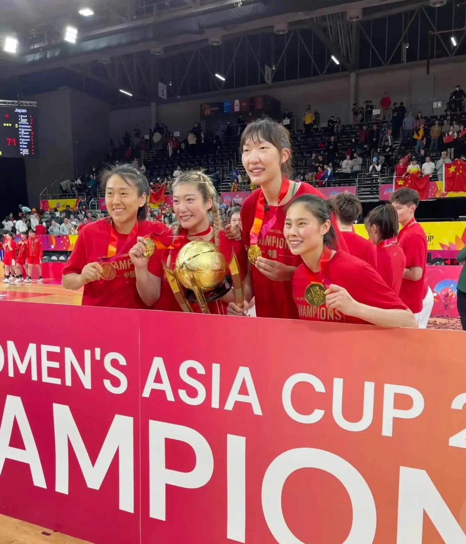 包含女篮职业联赛选秀盛况空前，新秀精英崭露头角的词条