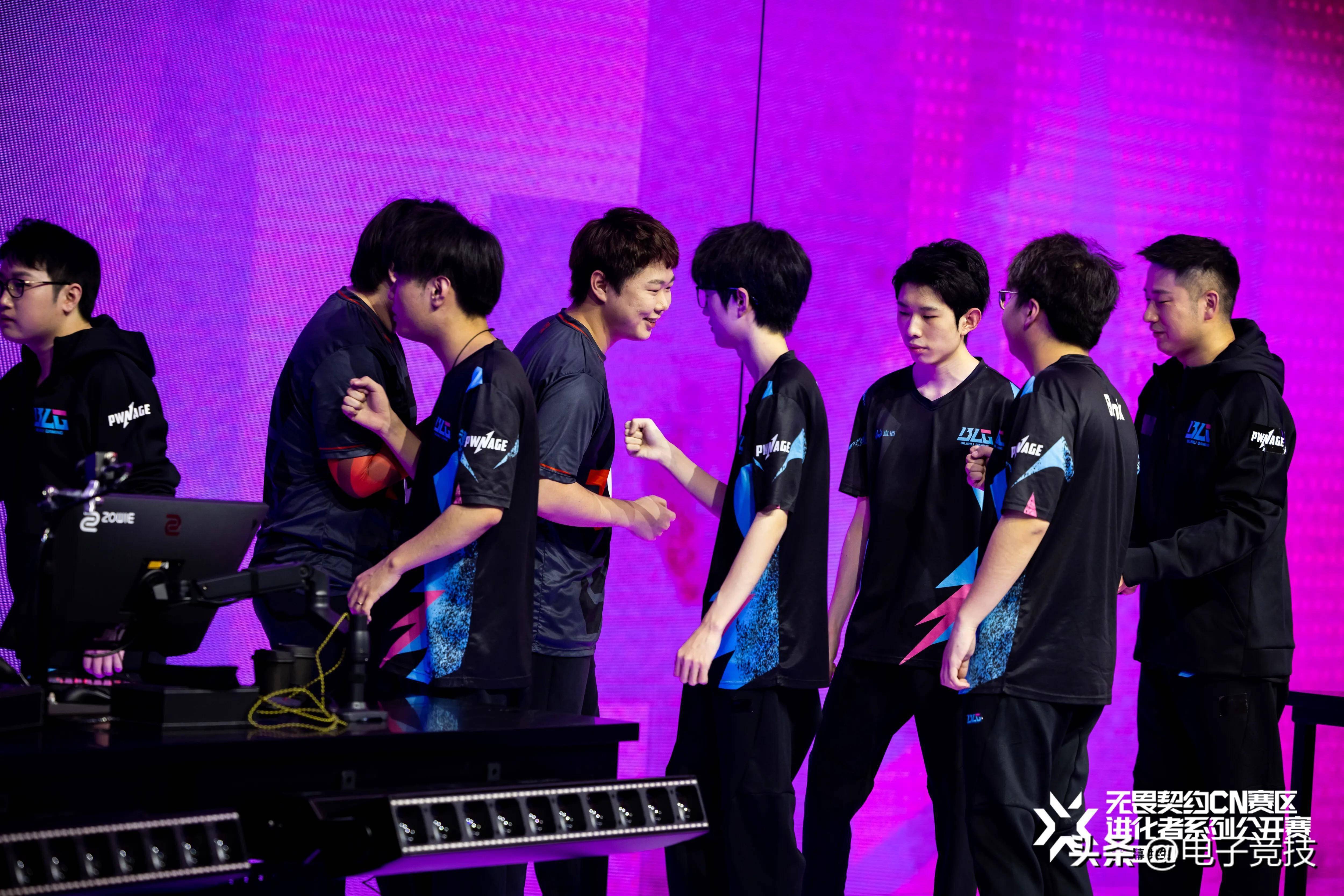 包含凯恩在FPX比赛中精彩发挥，高光表现引发热议！的词条