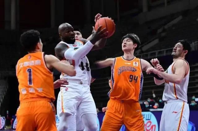  浓眉哥爆冷击败瑞士队，精彩发挥引爆全场！