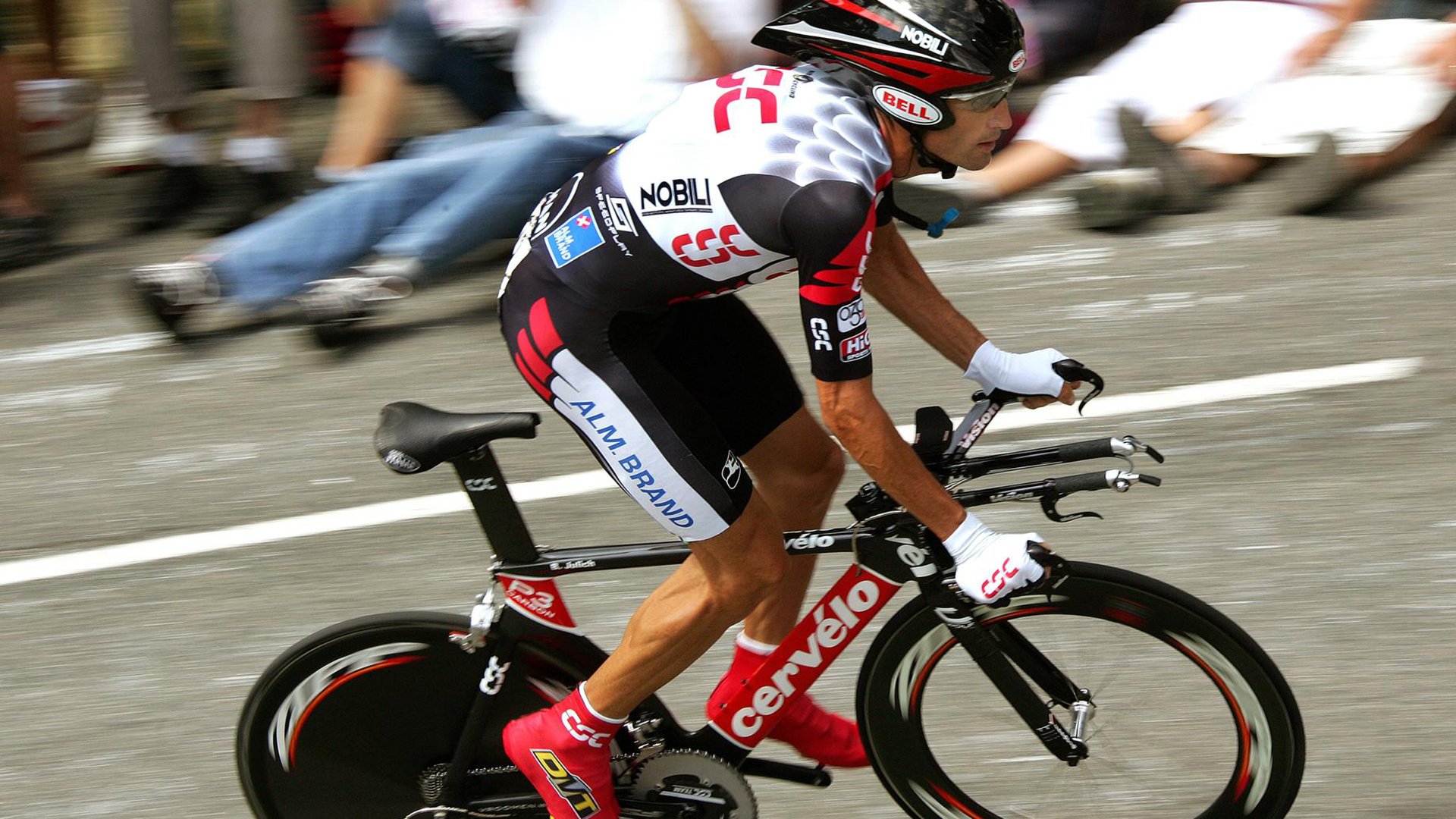 羽毛球赛场焦点！克罗地亚队对阵荷兰队，冠军之争悬念重重，胜负难料